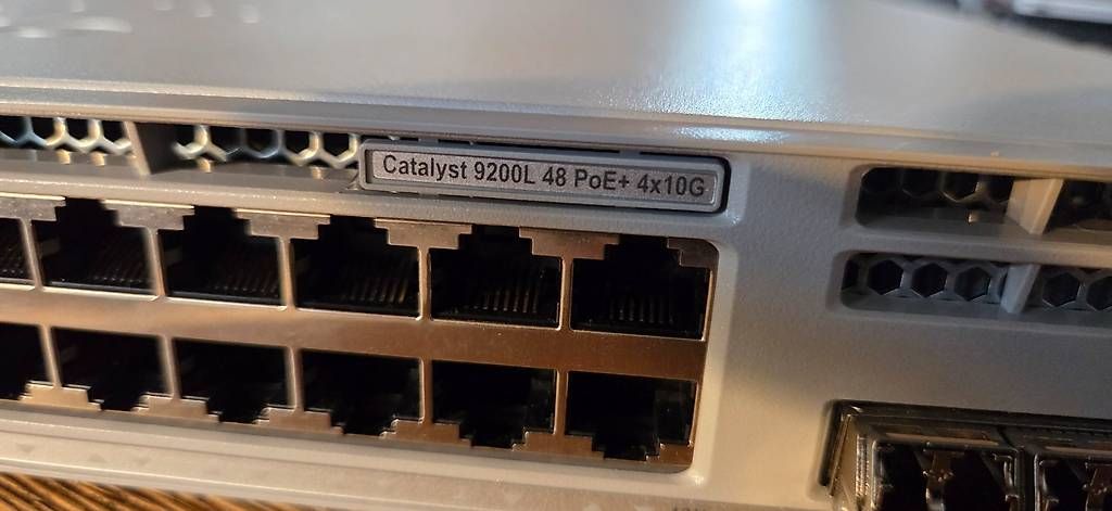 Hub & Switch: switch Cisco Catalyst 9200l – Usato da geneve venduto da emiermon 2