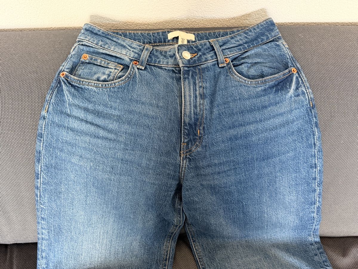 H&M Jeans: Jean H&M bleu clair, taille 38 – Usato da Bulle venduto da LeMoleson 1