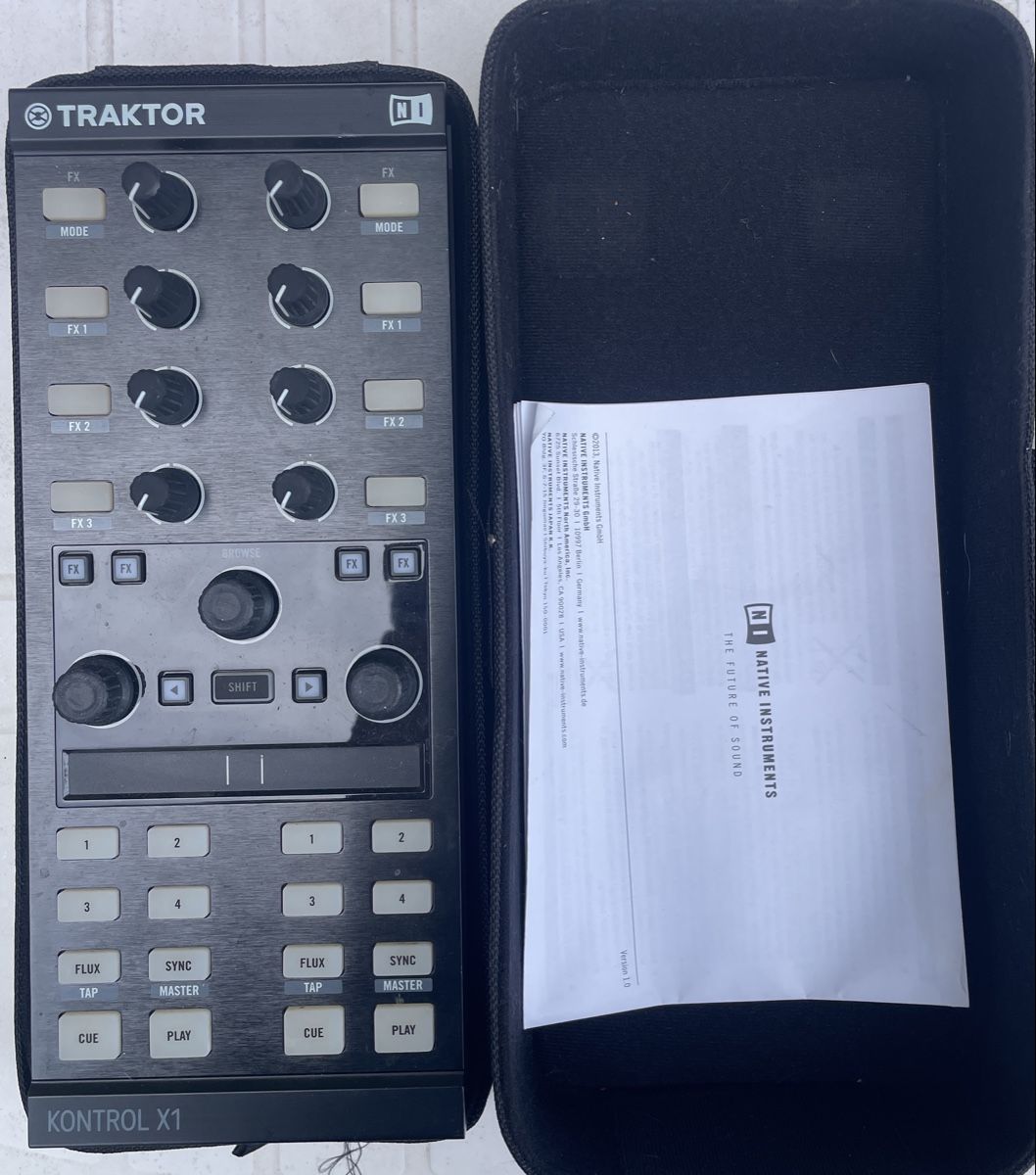Musikinstrumente: DJ Controller Native Instruments Traktor Kontrol X1 Case – Gebraucht aus Zürich von djcelo27