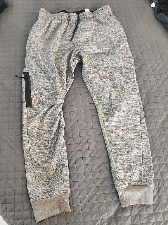 Pantaloni: Reebok Jogginghose  Grösse M Grau meliert – Usato da Gossau SG venduto da lau_jz5l 2