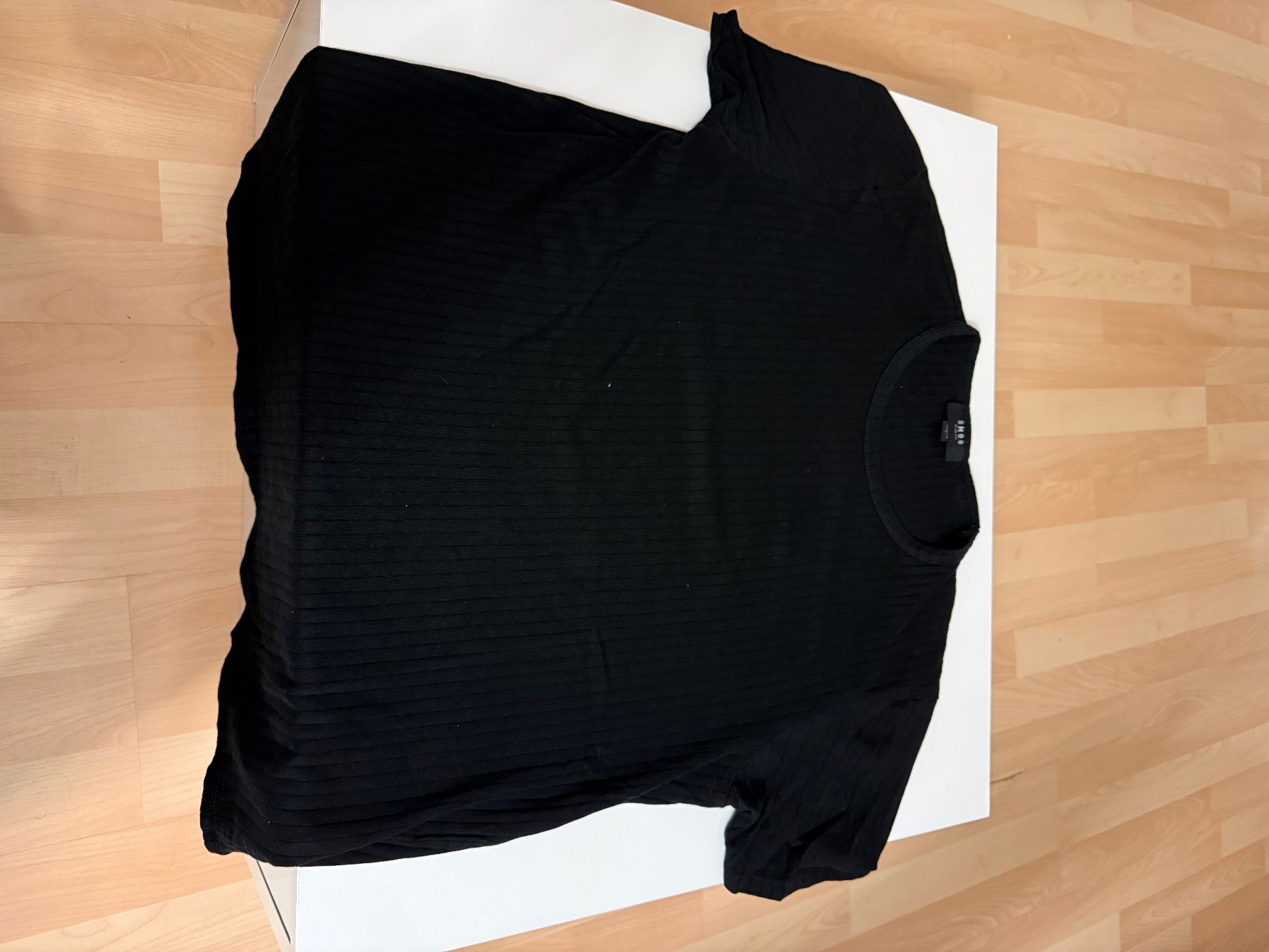 T-shirt: Schwarzer Shirt – Usato da Suhr venduto da sel_w2yg 2