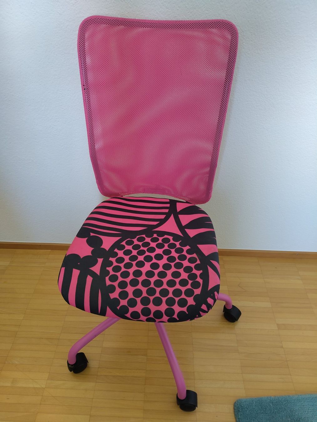 Ikea Stühle: Bürostuhl von Ikea in pink – Gebraucht aus Rickenbach Sulz von ewyg