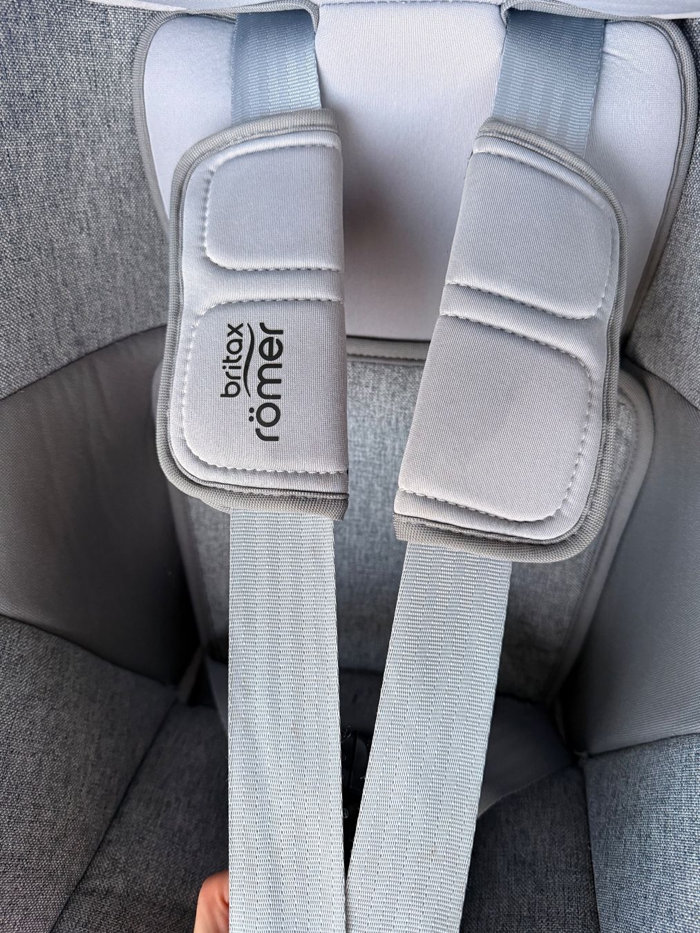 Britax Römer Sièges auto: Britax Römer Autokindersitz Dualfix M i-Size – D'occasion à Zürich par MaryPotter 8