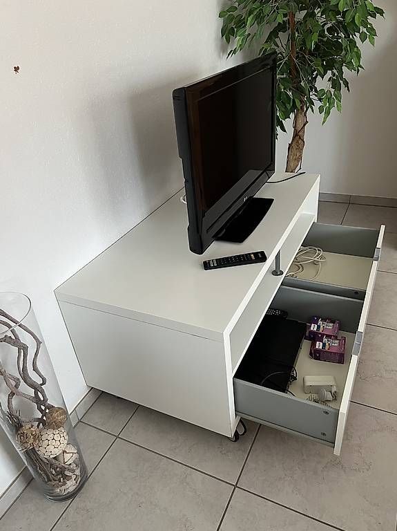 TV Möbel: Fernsehmöbel inkl. Fernseher  – Gebraucht aus Burgdorf von joh_6b9q 1