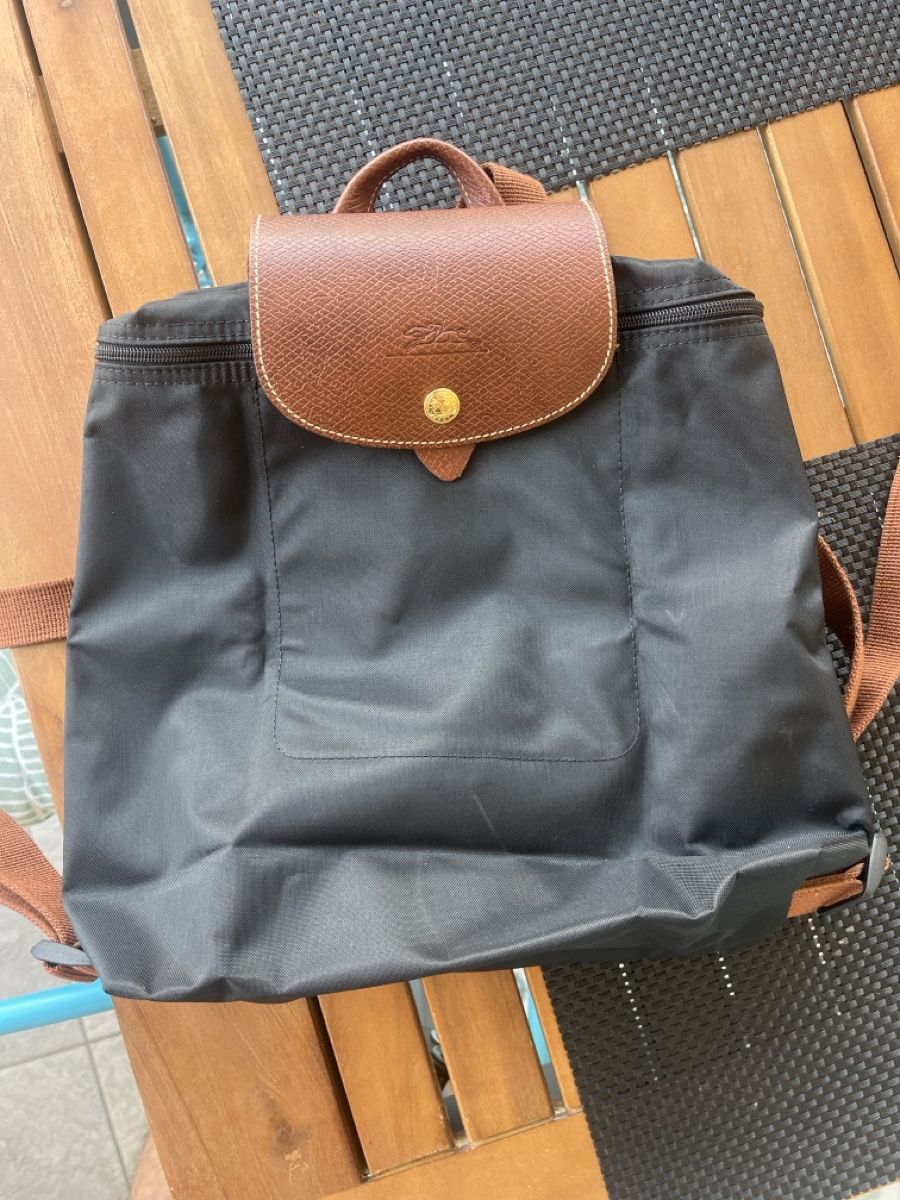 Longchamp Sacs femmes: Sac a dos Longchamp Pliage noir cuir noir  – D'occasion à Vétroz par jer_xgh6 1