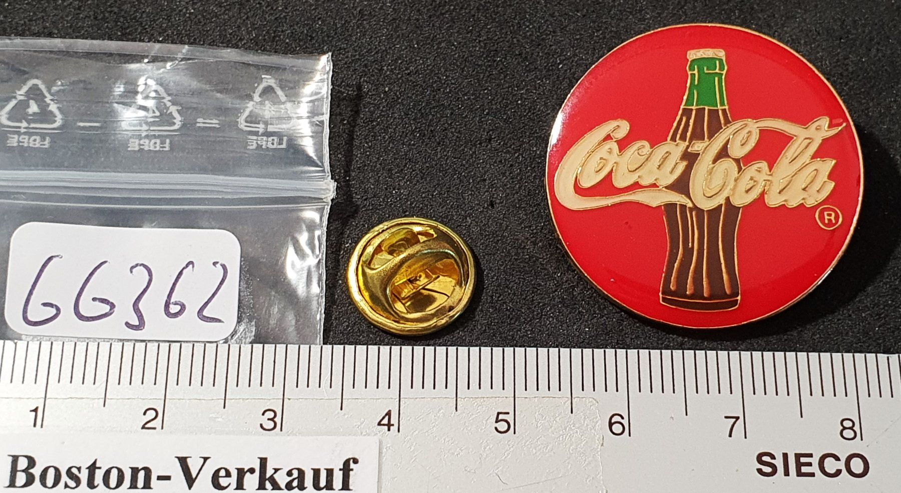 Coca-Cola Placchette & Badge: GG362 - Pin Coca Cola Loga Flasche – Usato da Reinach BL venduto da Boston-Verkauf 1