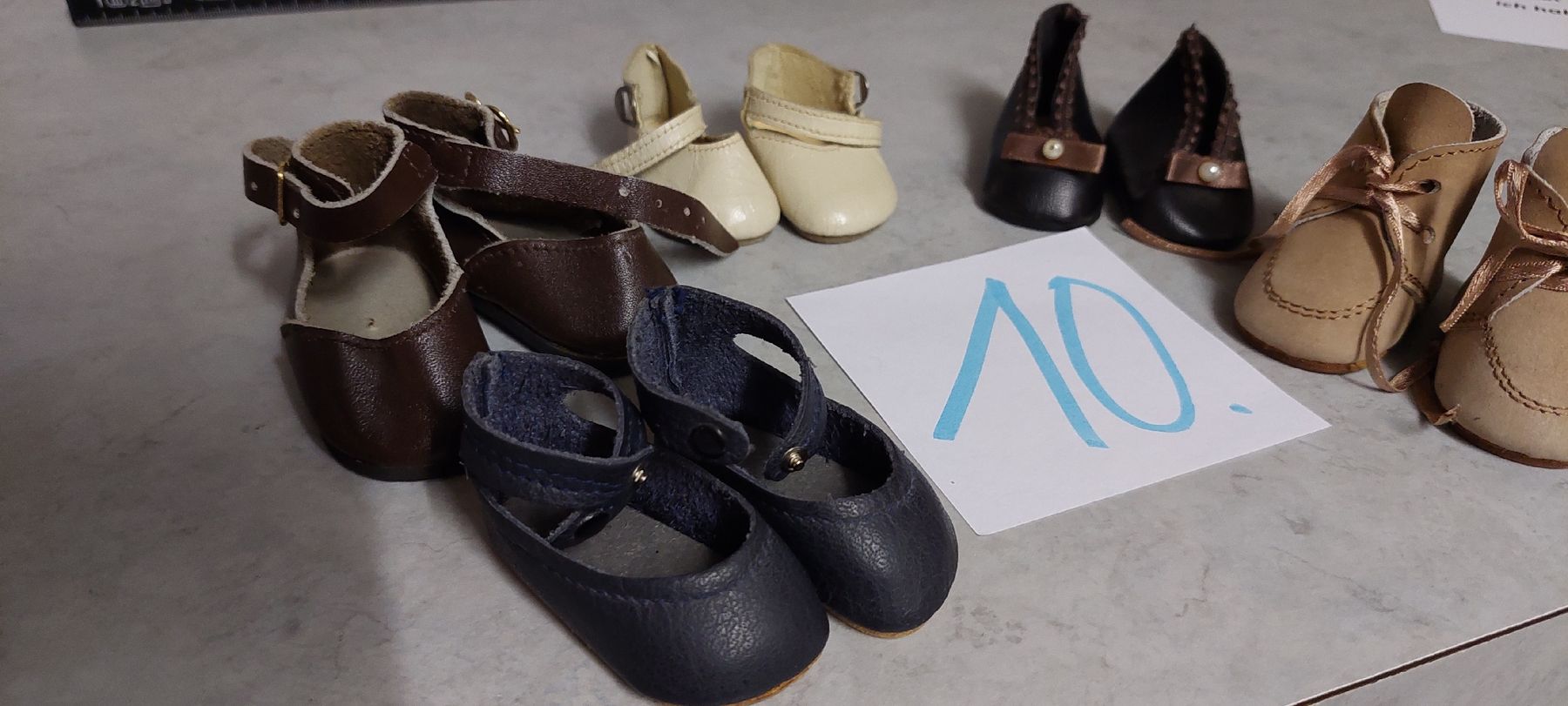 Sasha Morgenthaler Bambole: 5Paar Puppenschuhe  – Usato da Muri AG venduto da nindo1 8