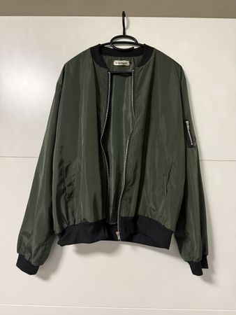  Bomber Jacke, Top Zustand, ideales Übergangsjäckli