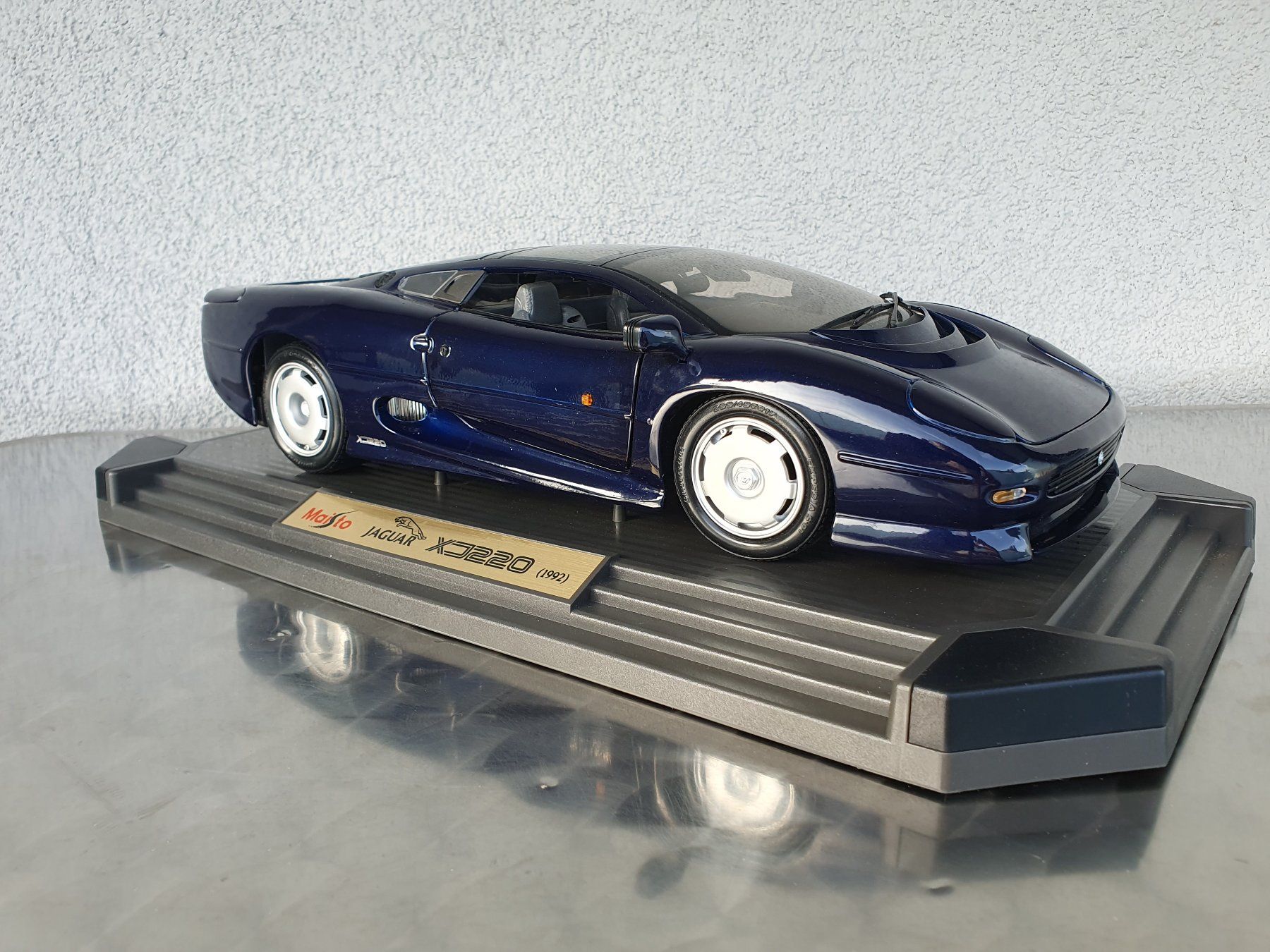Maisto Modellautos: Jaguar XJ 220 1:12 – Neu und originalverpackt aus Studen BE von kissyves05 4