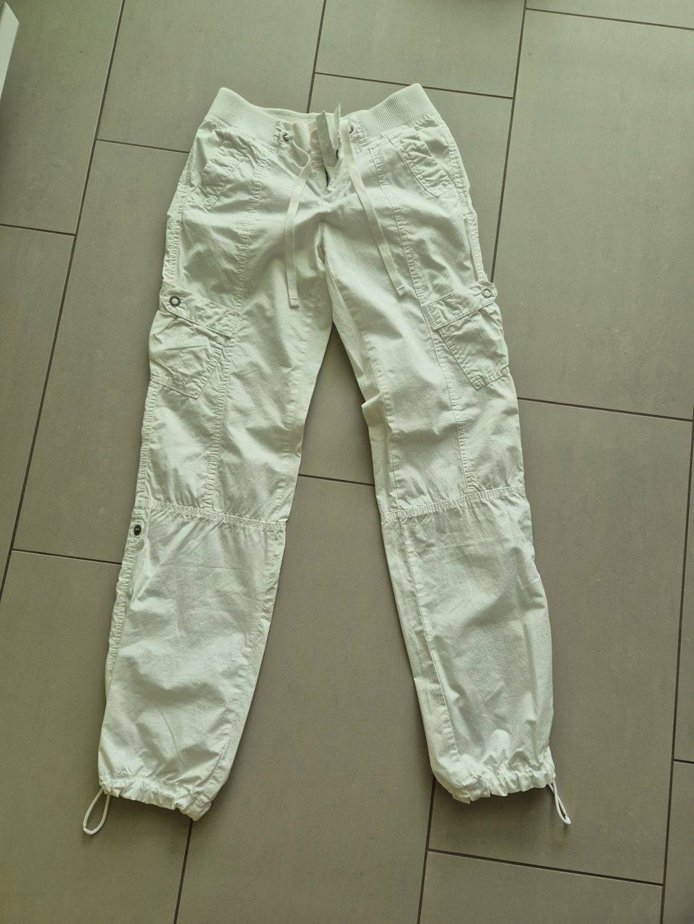 Esprit Pantaloni: ESPRIT Hose 36 – Usato da Oberentfelden venduto da Natallia.