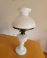 Petroleum Lampe weiss Glas