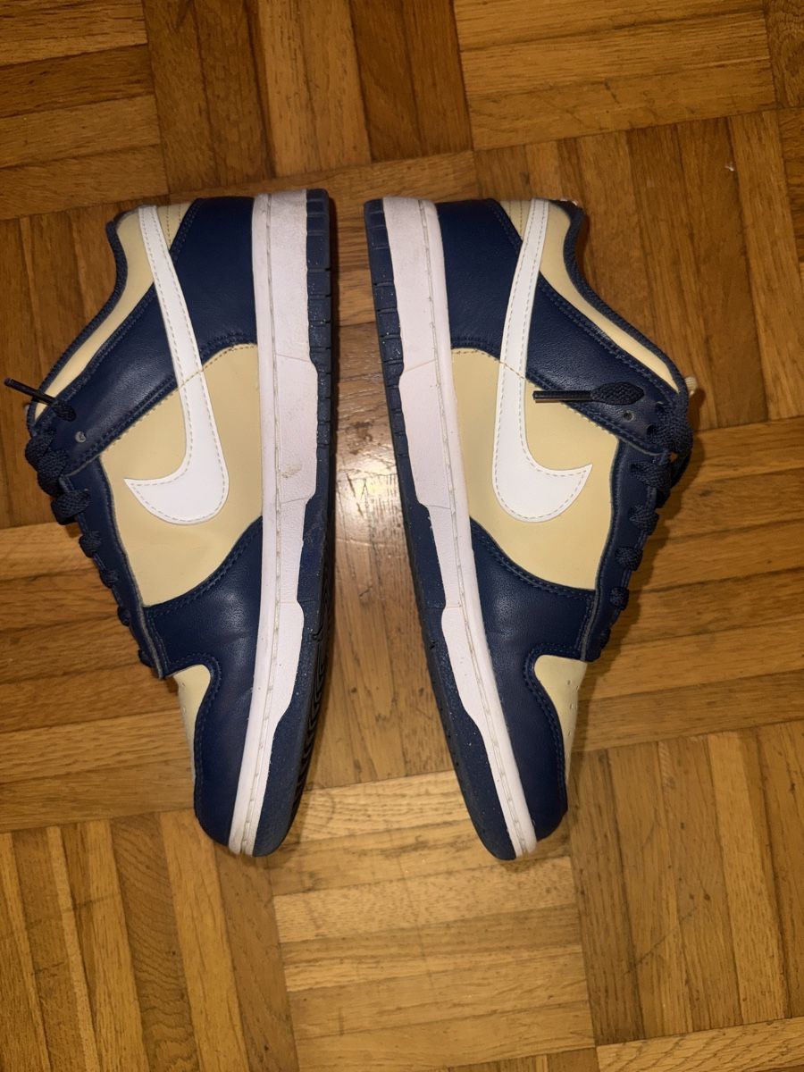 Nike Scarpe da uomo: Nike Dunk Low Next Nature Midnight Navy/Gold Sneakers – Nuovo (secondo la descrizione) da Thörigen venduto da anna.w9