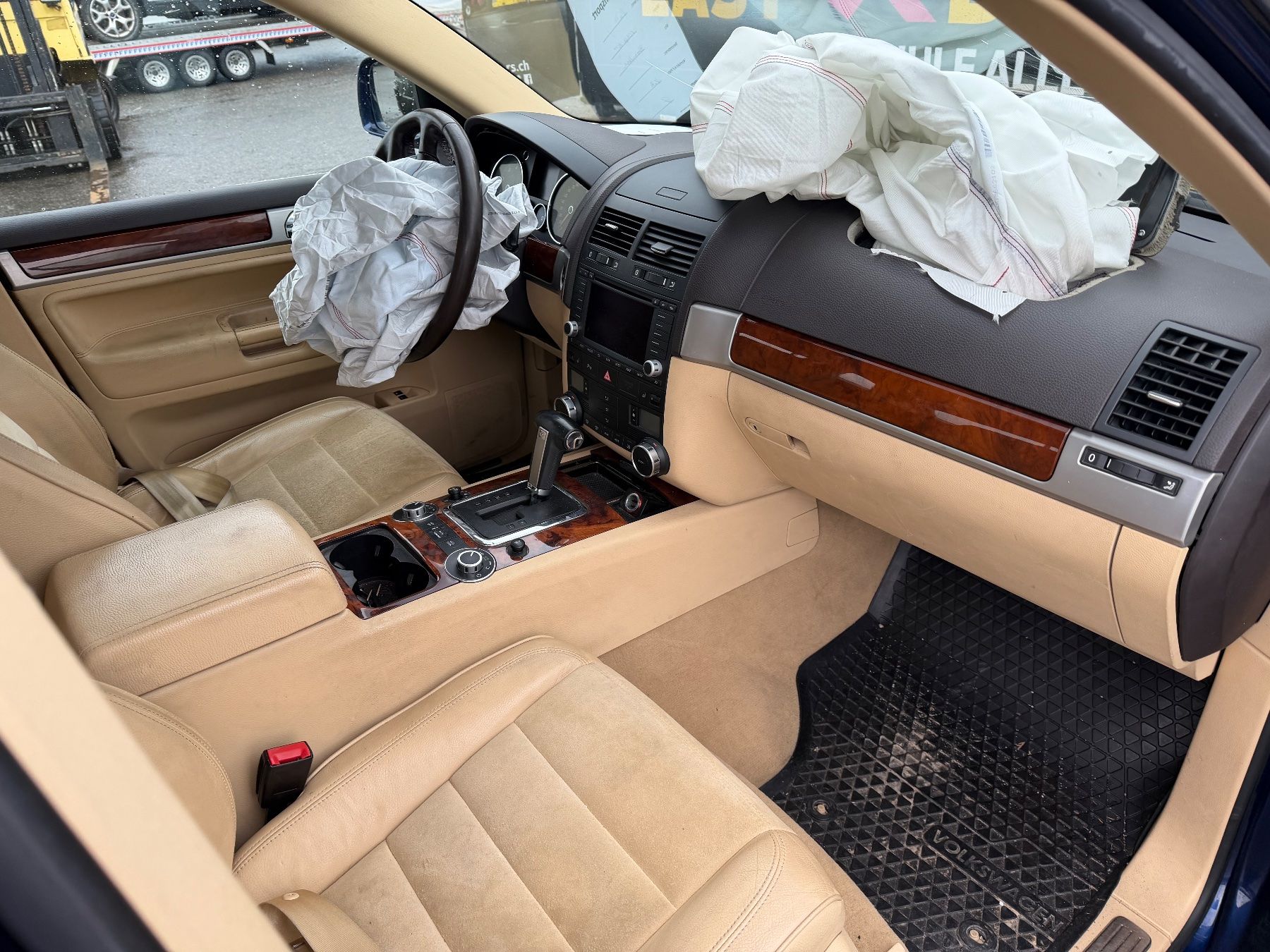 VW Autos: VW TOUAREG 2006, FULL OPTION, EXPORT – Défectueux à Meien par GSXR997 7