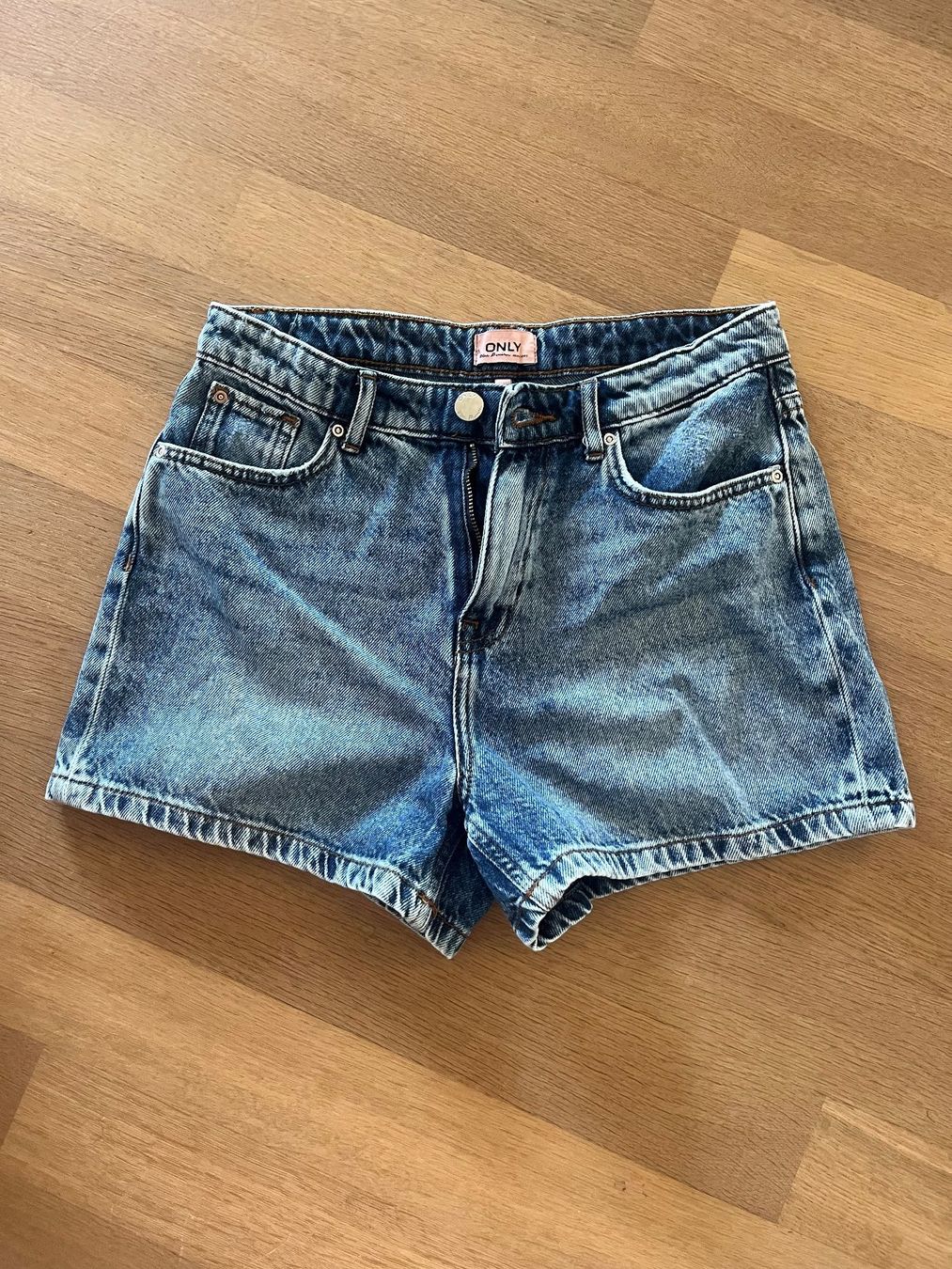 Only Jeans: Jeans Shorts ONLY – Gebraucht aus Laupen BE von lee_ym6v