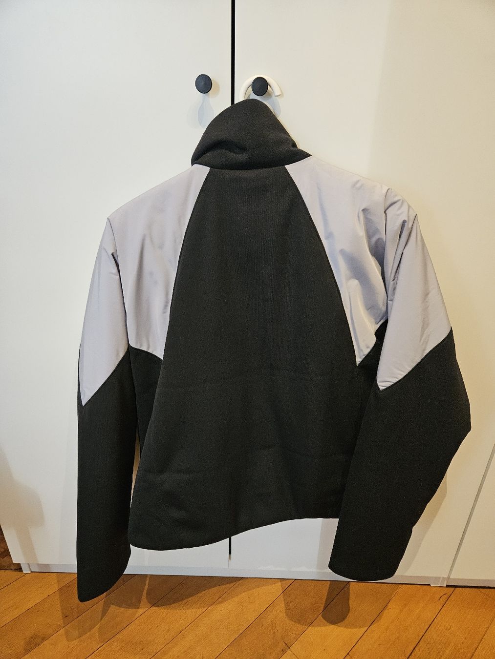 Adidas Giacche: Adidas Jacke Grösse 34 – Nuovo (secondo la descrizione) da Zürich venduto da nat_20 1
