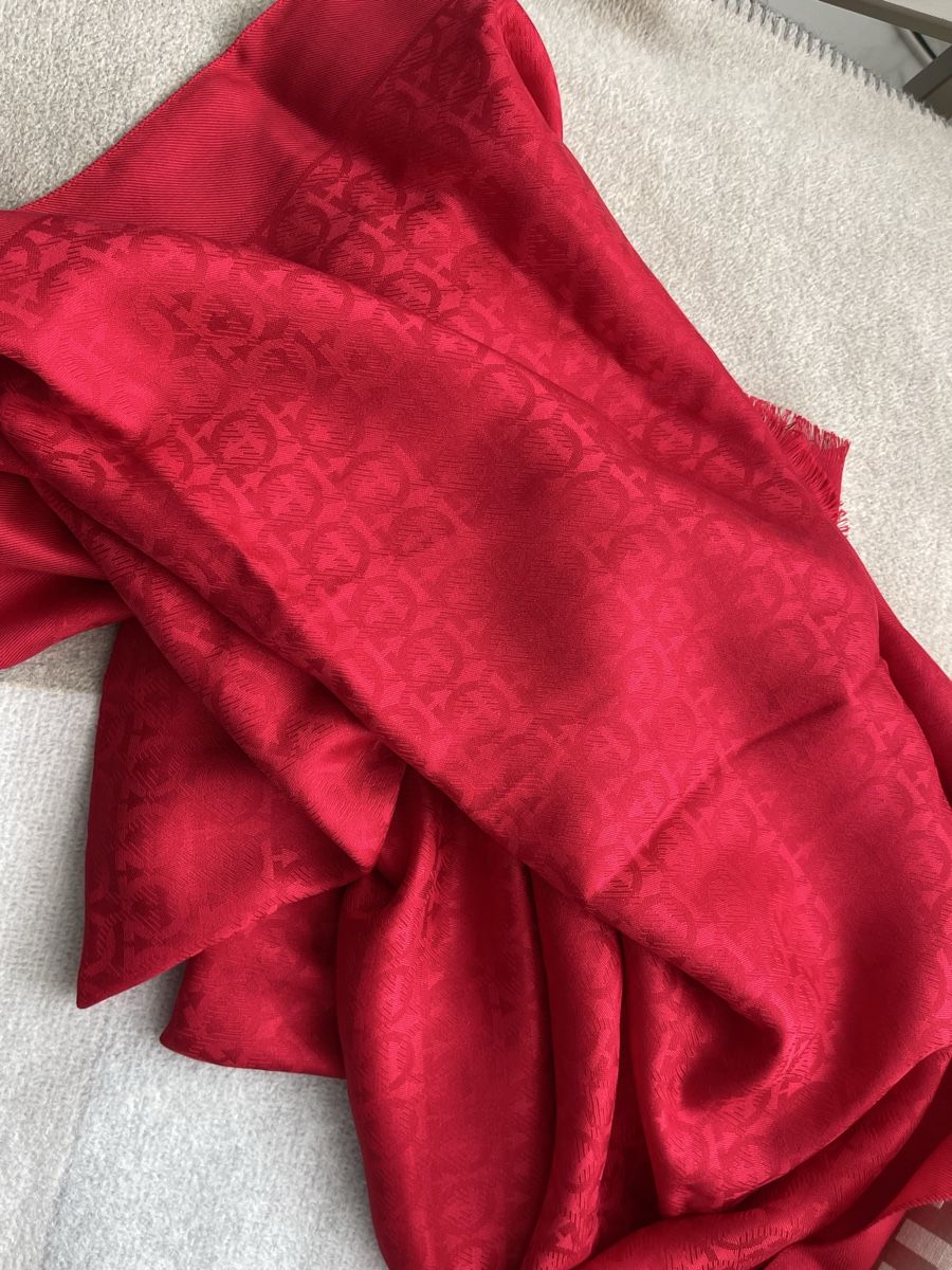 Salvatore Ferragamo Foulard & Sciarpe: Ferragamo Silk Wool Stola NEU – Nuovo (secondo la descrizione) da Wichtrach venduto da Adriana222 5