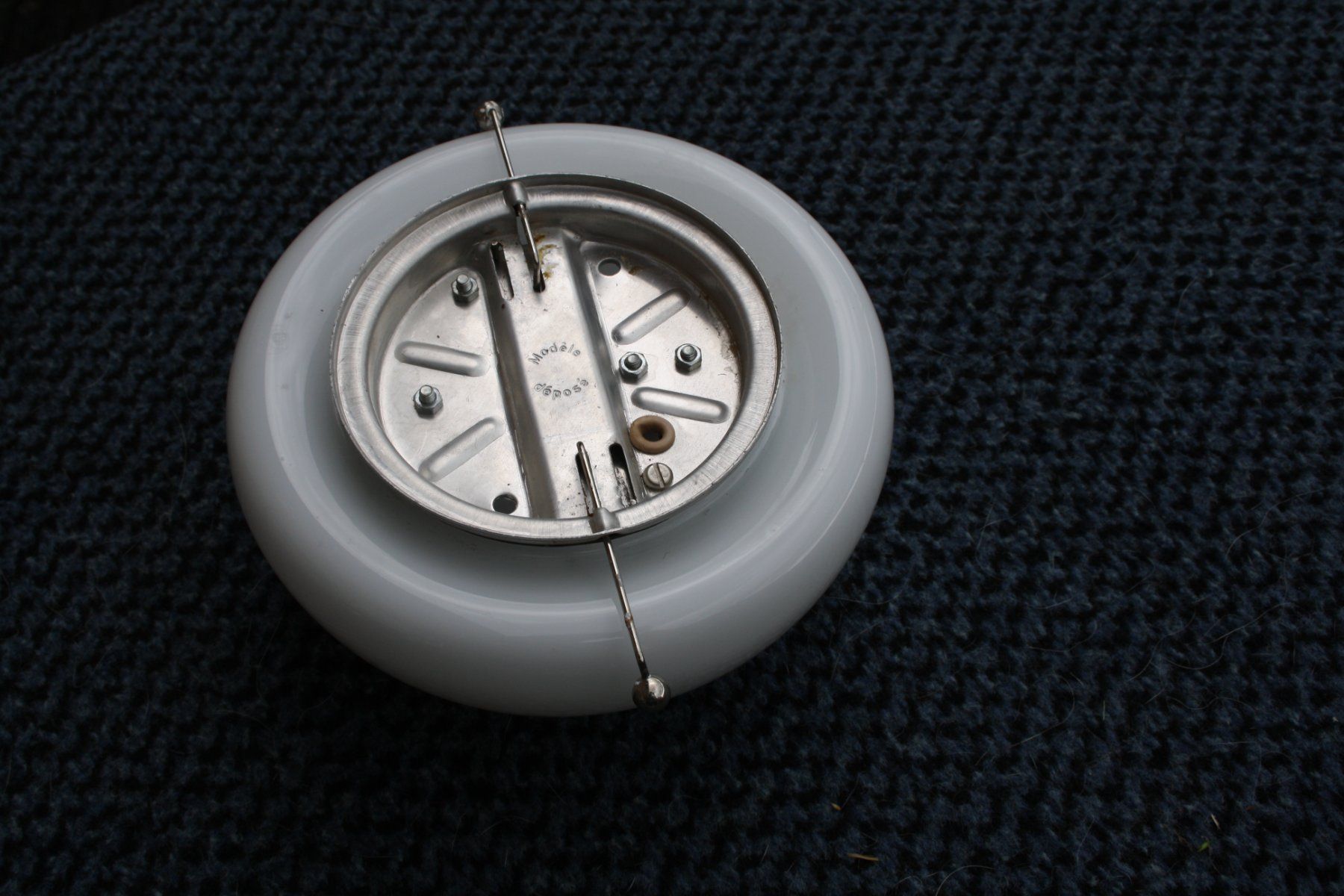 Lampade: VINTAGE WAND ODER DECKEN LAMPE WEISSGLAS – Usato da Wauwil venduto da Pneuedy 2