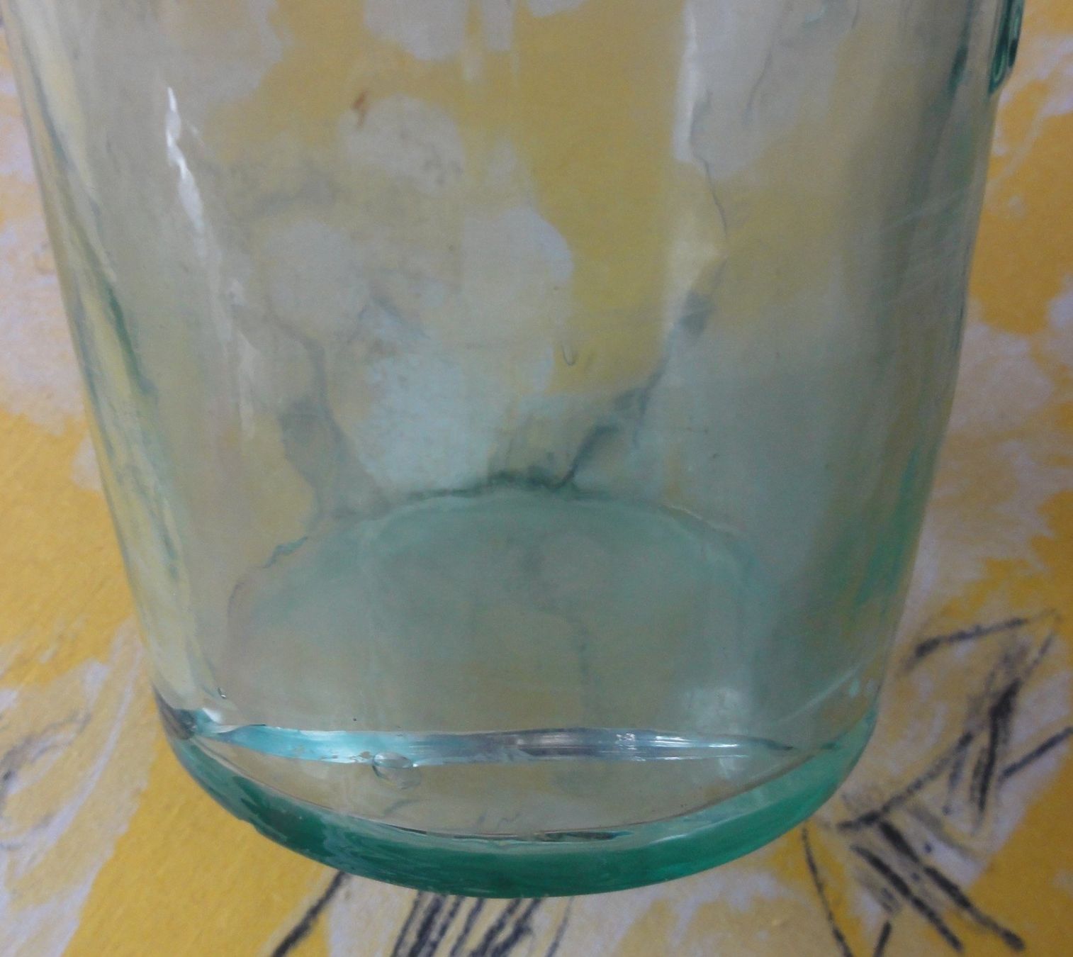 Bouteilles: Antike Glasflasche mit Reliefprägung – Défectueux à Wohlen AG par Flusslauf 8