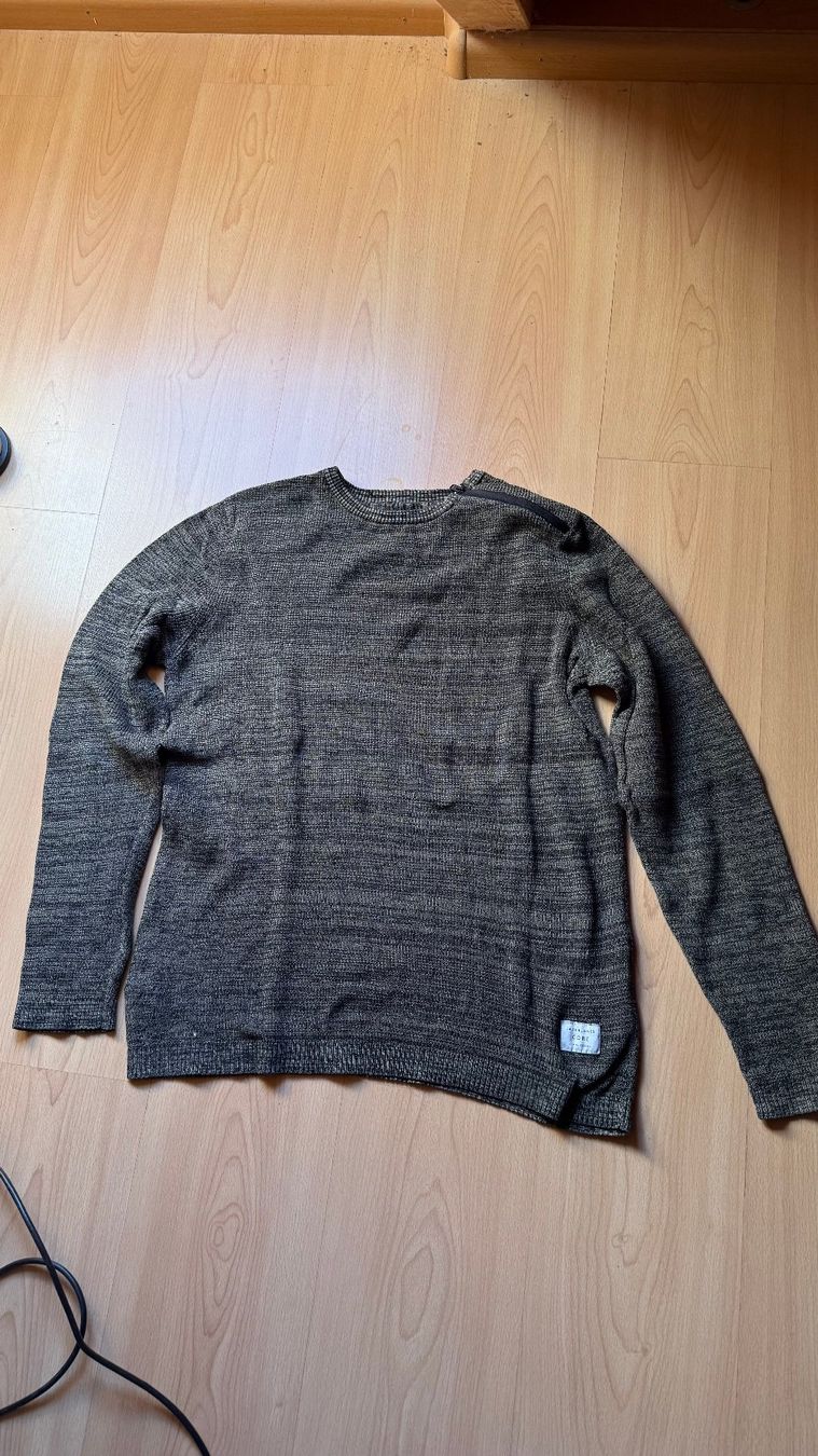 Pullover & Sweatshirts: Gut erhaltener Pulli, Grösse L – Gebraucht aus Rafz von Dasyfani