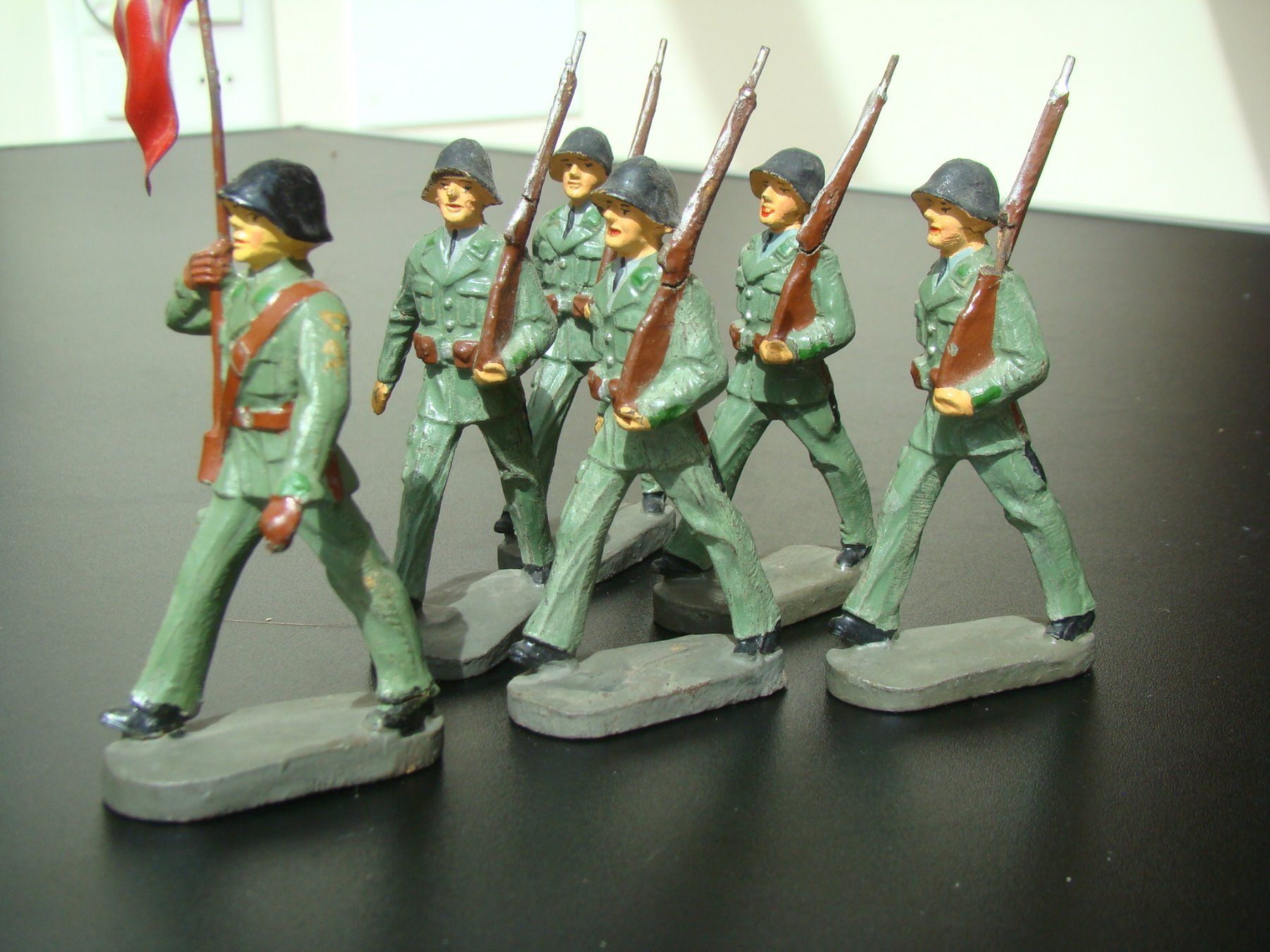 Statuette: 6 Figuren Elastolin & Lineol Schweizer Armee uralt – Usato da Walzenhausen venduto da Vanquish711 6