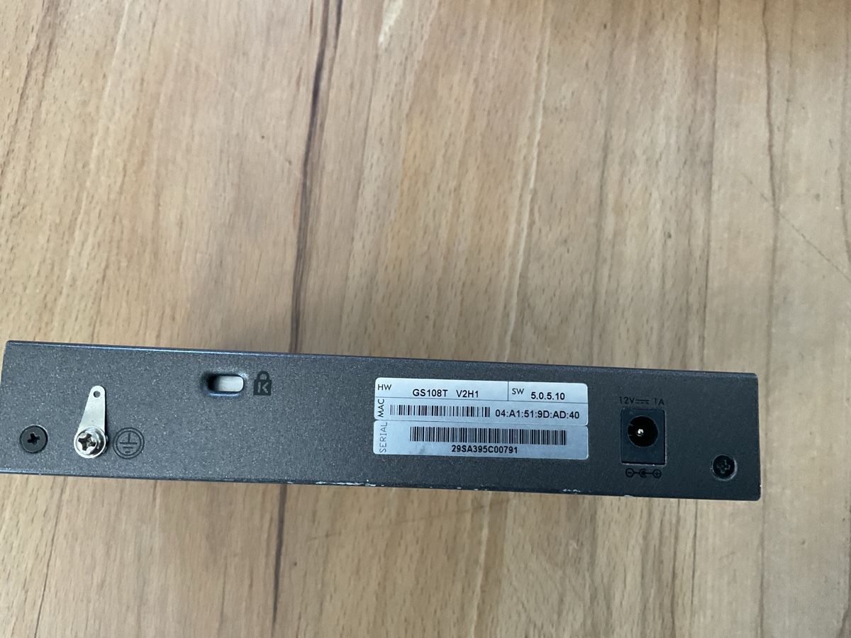 Netgear Hub & Switch: Netgear ProSafe GS108T – Usato da niederlenz venduto da azl_vb9m 3