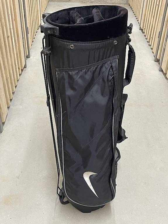 Nike Borse: Golf Standbag Nike – Usato da Bern venduto da mia_8nfn 2