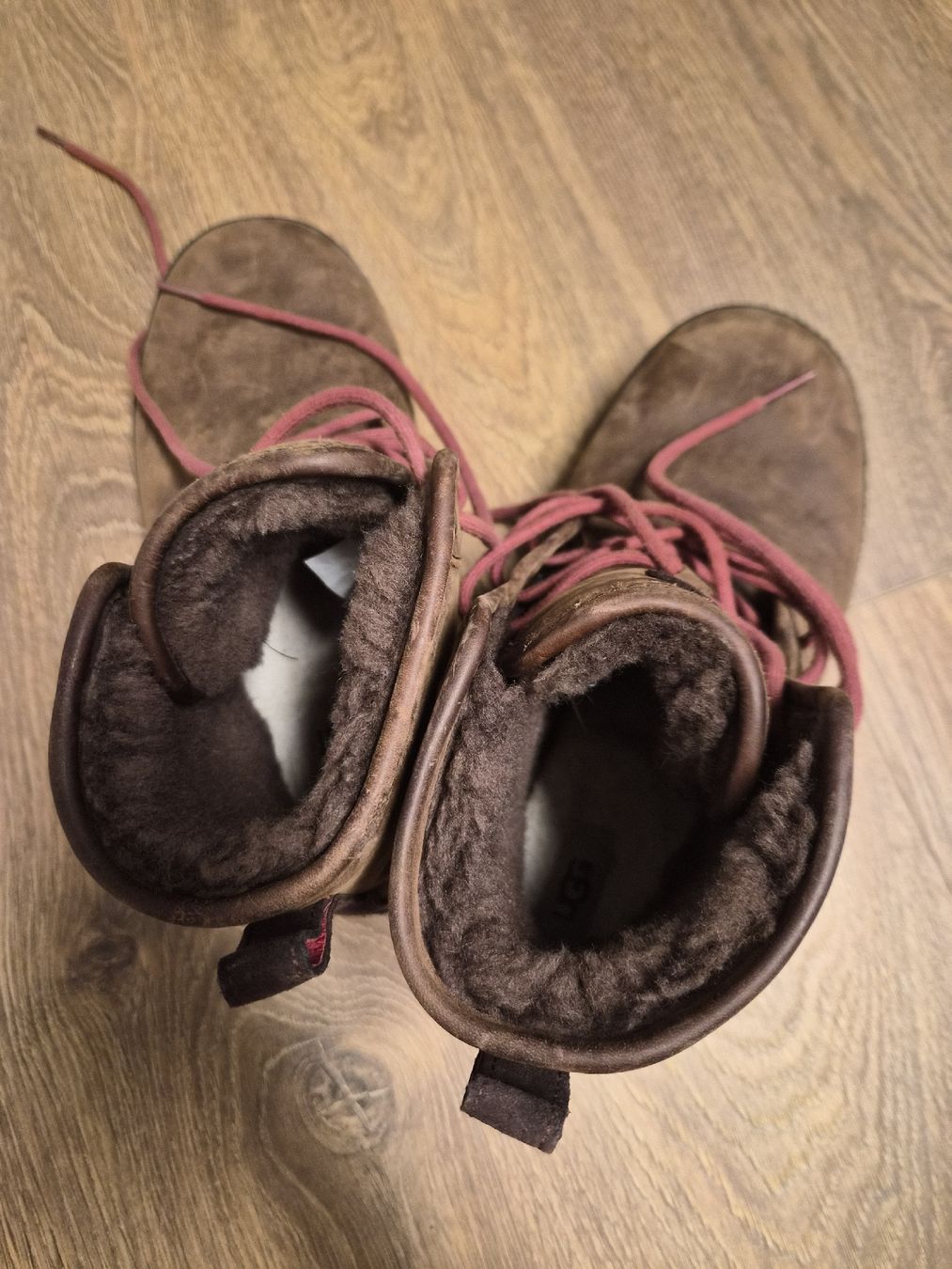 Ugg Scarpe da uomo: Brown UGG Boots - Cozy Winter Essential! – Nuovo (secondo la descrizione) da Maur venduto da Sofi___ 1
