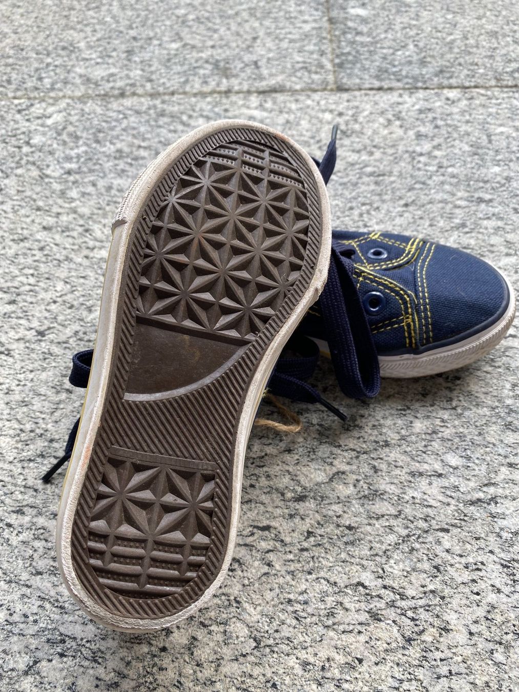 Scarpe per ragazzi: Schuhe Gr 27 – Usato da Hergiswil NW venduto da mar_js5v 2