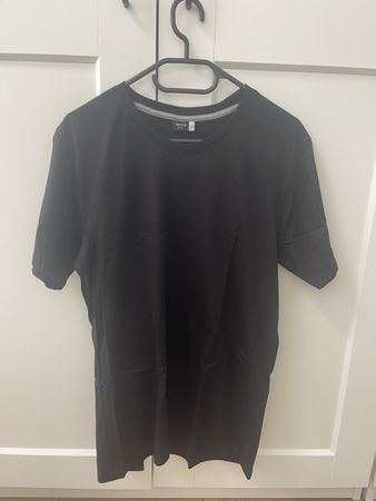 Schwarzes T-Shirt mit Print am Rücken, Neu Gr M