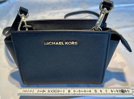 Elegante, praktische Schultertasche von Michael Kors.
