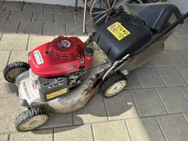 Rasenmäher Honda HRG415C mit grossem Rostloch