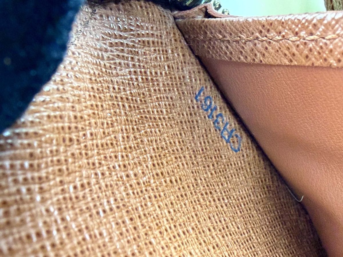 Louis Vuitton Portemonnaie: Louis Vuitton zippy y2011 – Gebraucht aus Widnau von Pukpan_99 7