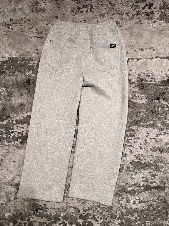 6PM Pantaloni: 6pm Jogginghose Grau – Usato da Kiesen venduto da Leonkrebs 1