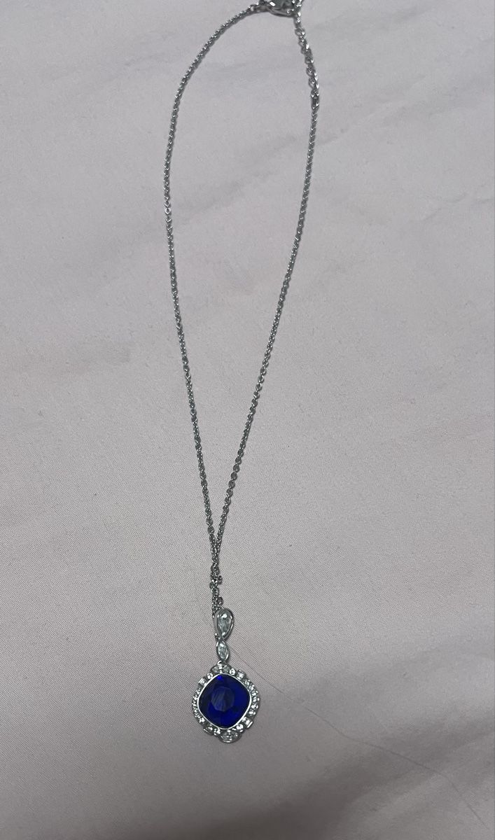Swarovski Colliers: Silberfarbene Halskette mit blauem Stein - Modeschmuck! – D'occasion à Altstätten SG par Faz64 3