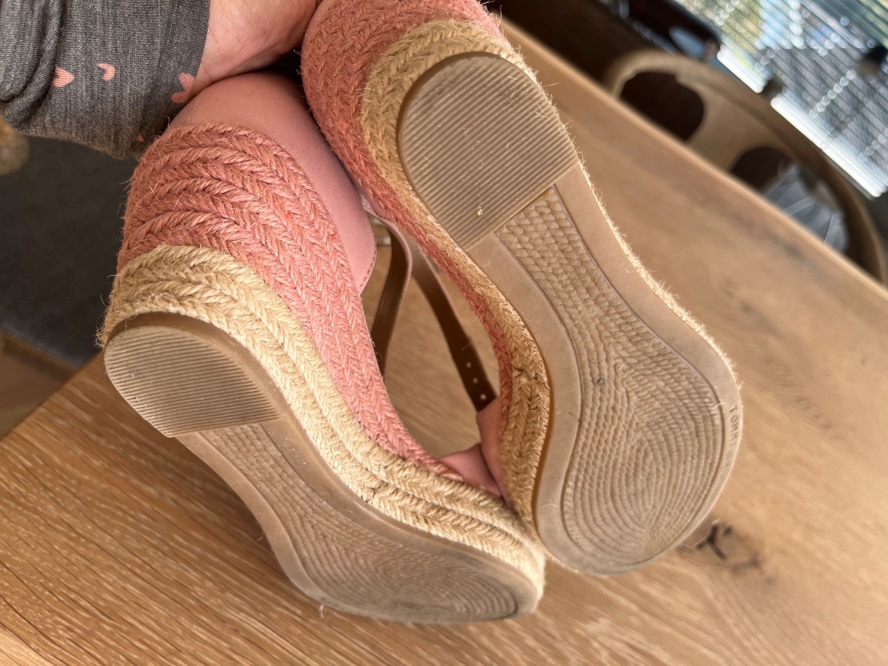 Tommy Hilfiger Scarpe da donna: Tommy Hilfiger Sandalen Gr 37 – Nuovo (secondo la descrizione) da Habsburg venduto da franziska_81 2
