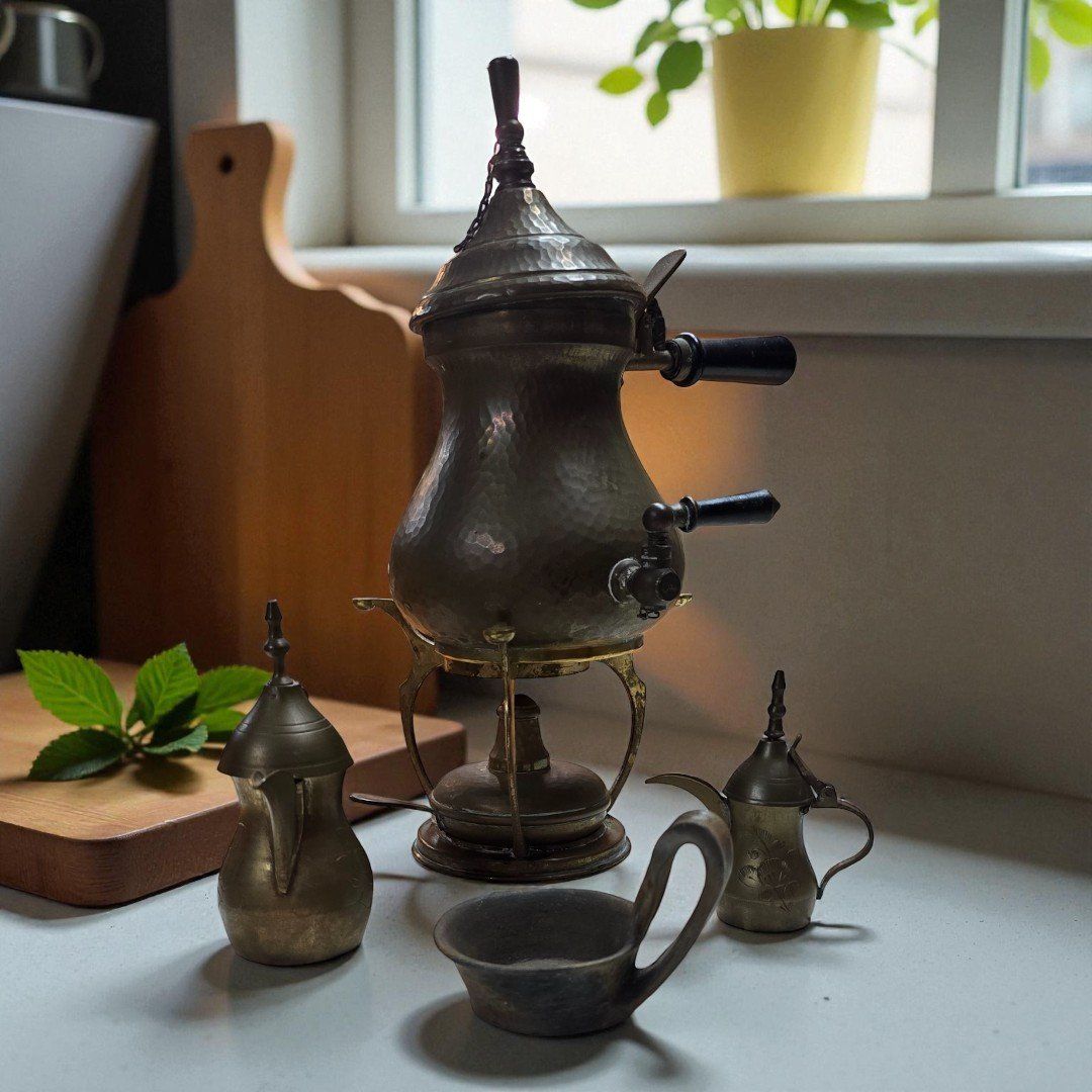 Geschirrsets: Antikes orientalisch Kaffee-Set, Messing, Vintage Deko – Gebraucht aus Wittenbach von gruezi-schwiz