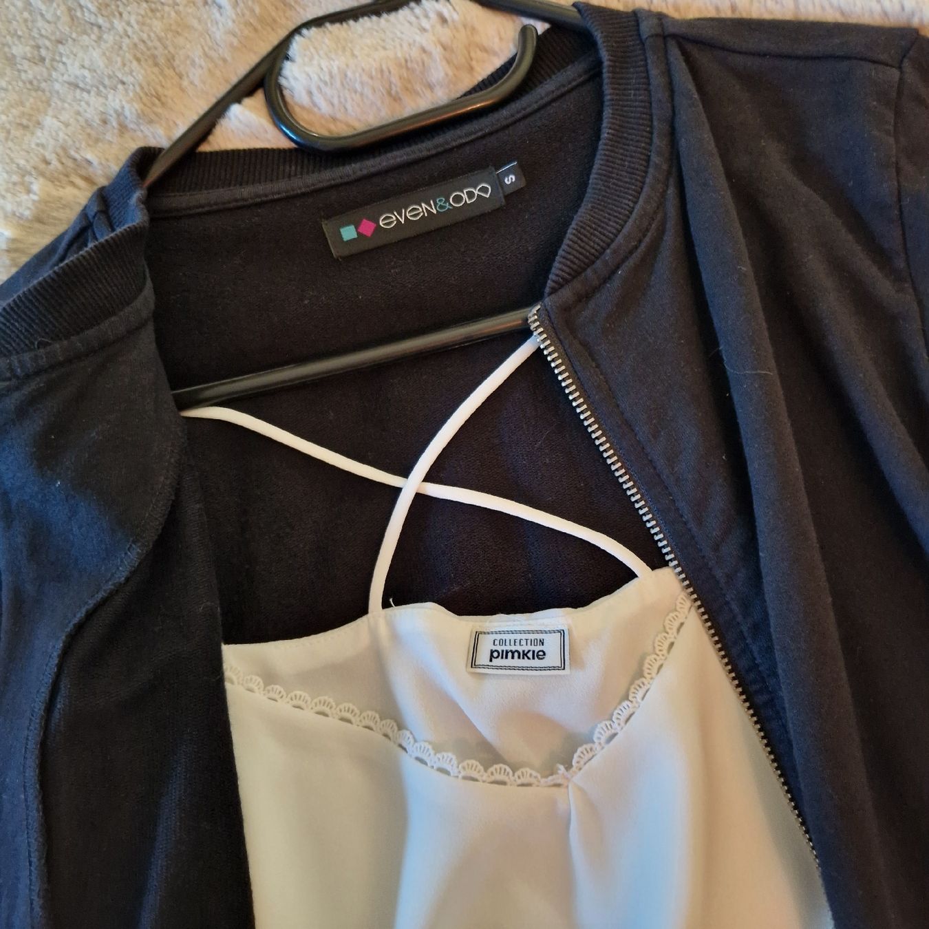 Kleiderpakete: 2 Jäckchen Gr. S & 2 Tops / Shirts – Gebraucht aus Nendeln von Zopfie_ 4