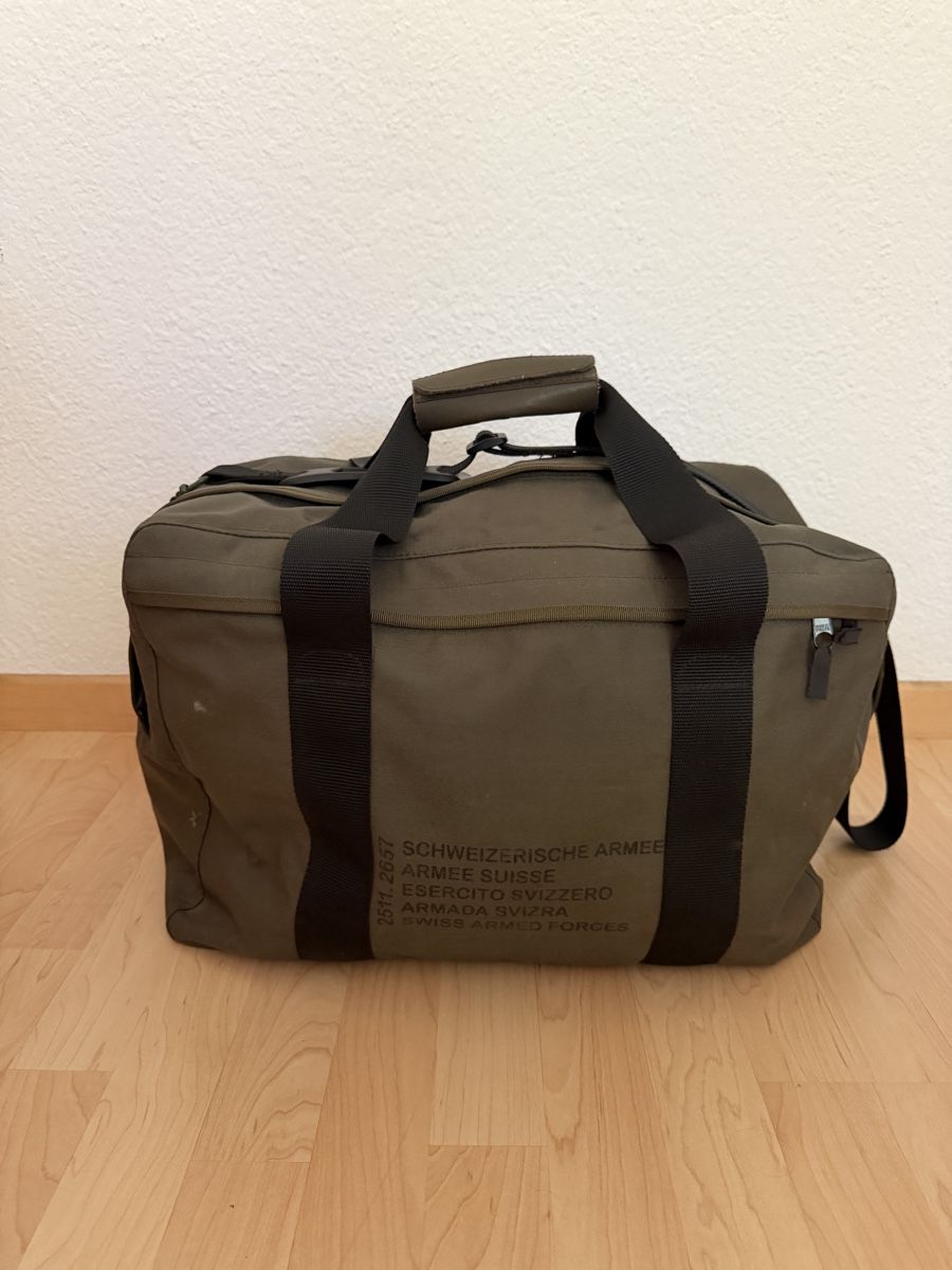 Schweizer Armee Borse: F-Tasche Armee – Usato da Schliern b. Köniz venduto da Lt.Caine