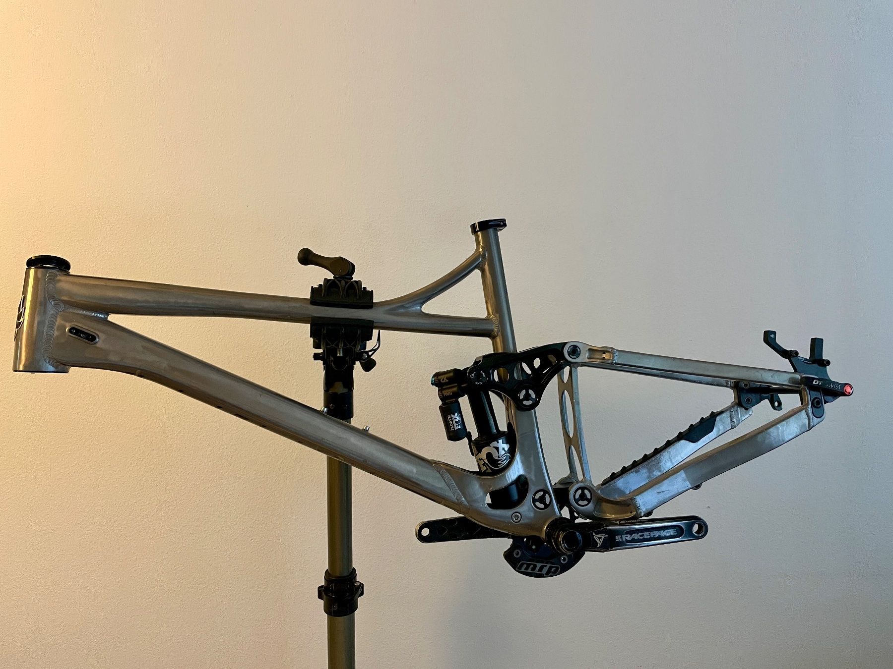 Biciclette: BANSHEE Rune V3.2 Frame / raw, Grösse L mit Race Face Kurbel – Usato da Ebikon venduto da Oobiwankenobi 1