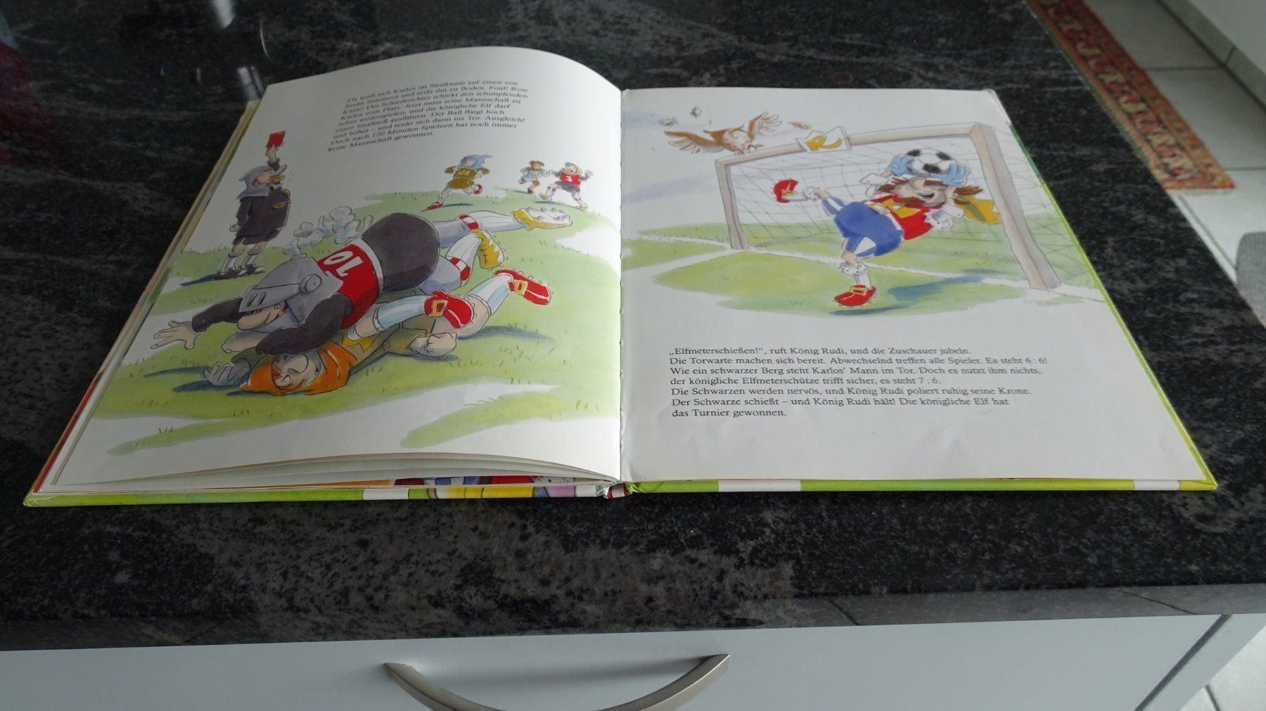 Bücher: HOCH LEBE KÖNIG FUSSBALL – Gebraucht aus Zürich von Roulet 8