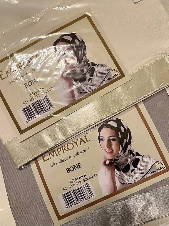 Tessuti: Kopftücher Originalverpackt – Usato da Glattbrugg venduto da mir_vx2c 1