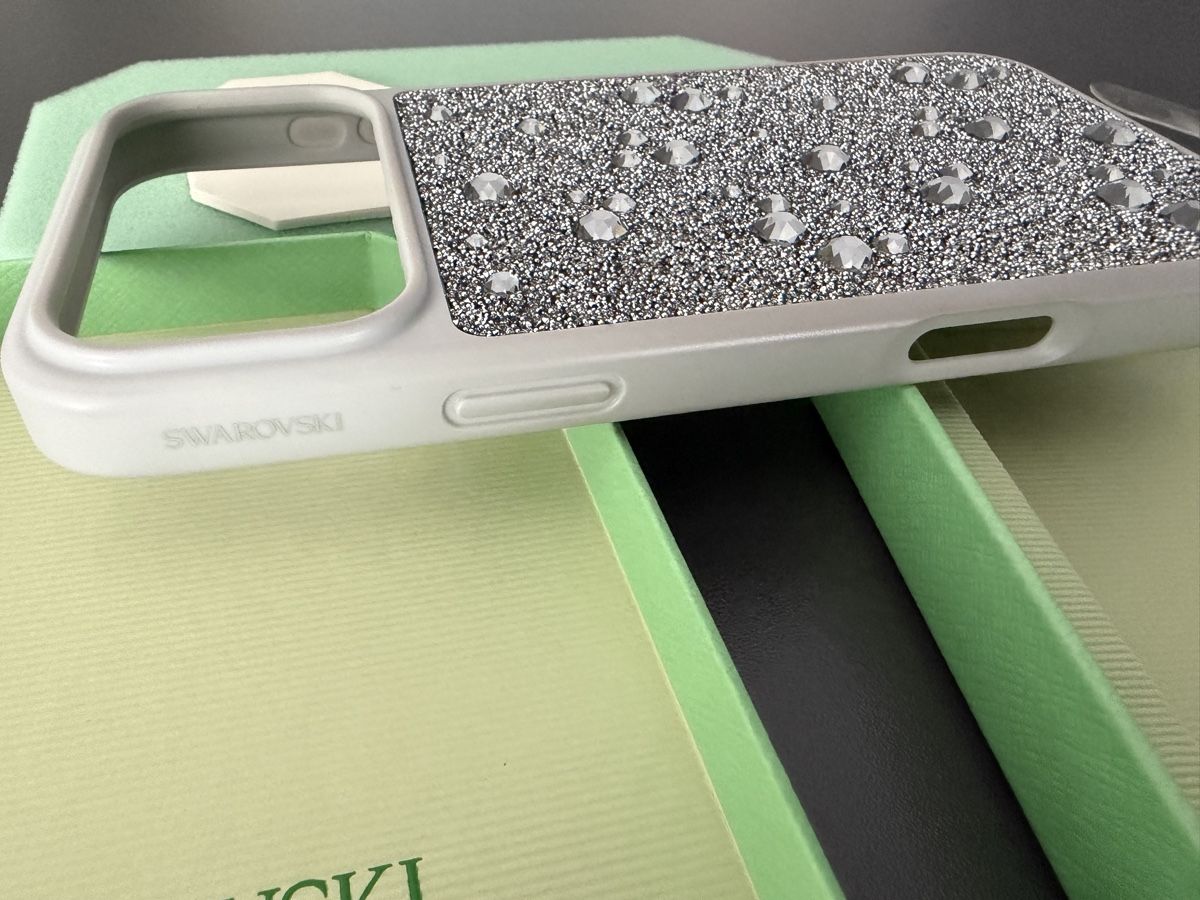 Swarovski Cover & Protezioni schermo: Swarovski iPhone 17 Pro Max Case Glitter with 2 Straps – Usato da Therwil venduto da as_good_as_new 5