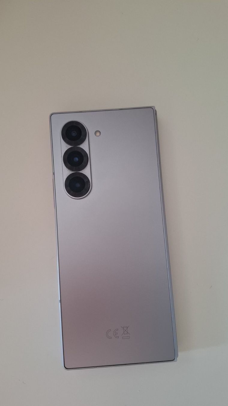 Samsung Telefoni cellulari / Smartphones: samsung fold 6 ultra – Usato da Sursee venduto da aurel.leli 2