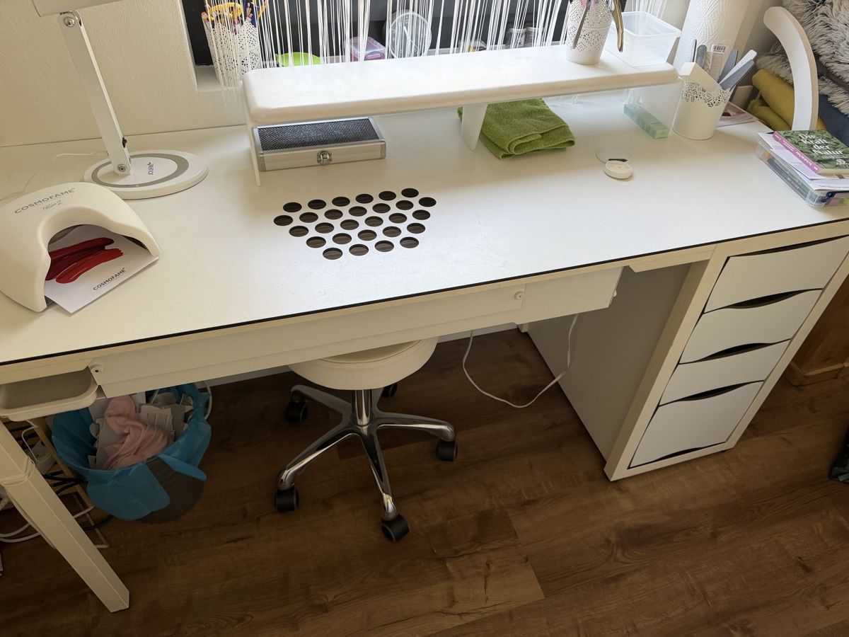 Tavoli: Nail Tisch Jenny Swiss – Usato da Vorderthal venduto da nicole6667 1