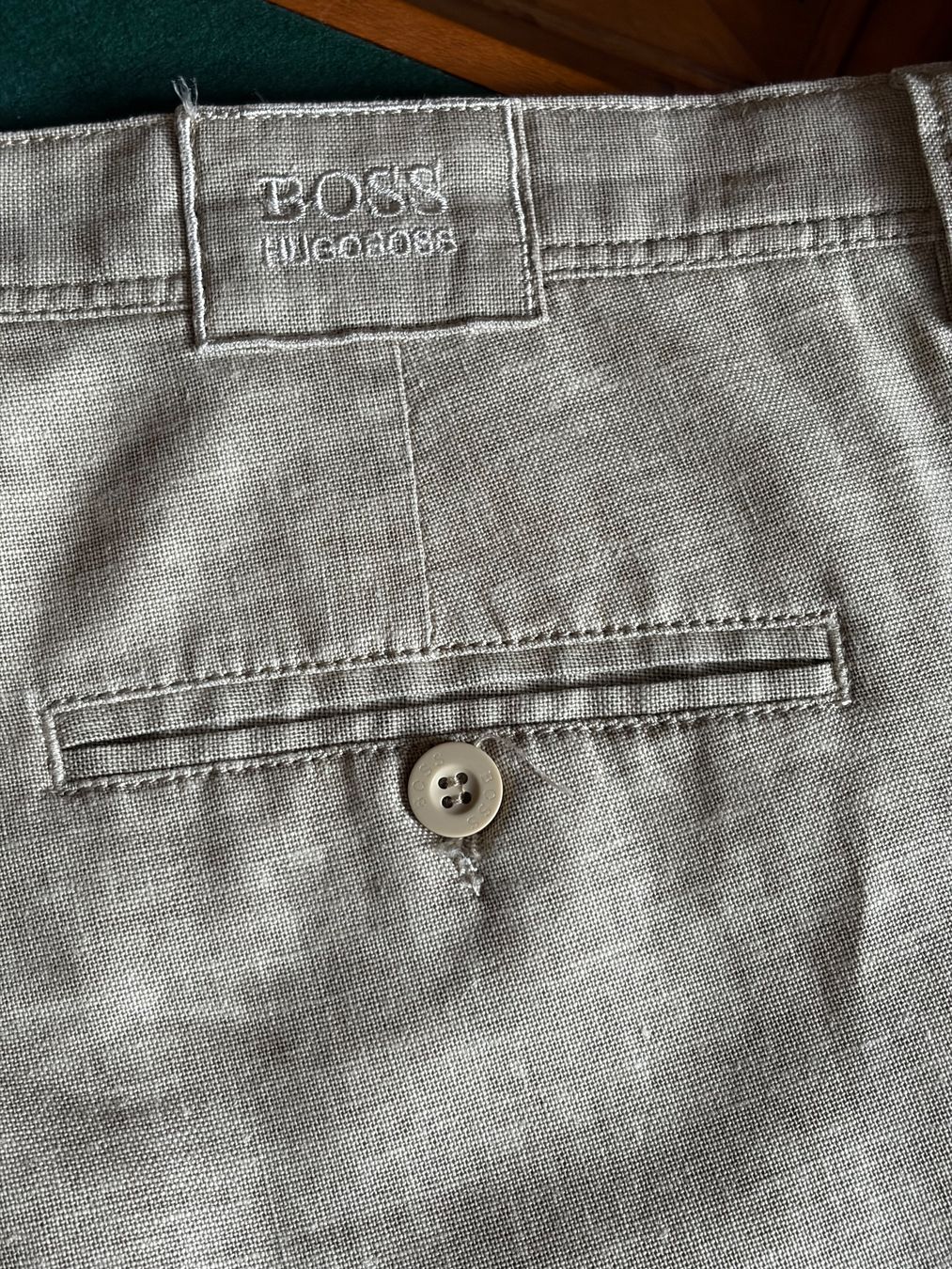 Hugo Boss Pantaloni: HUGO BOSS PHOENIX 23660  Elegante Bermudashorts  Größe 44 – Usato da Interlaken venduto da Bona55 8