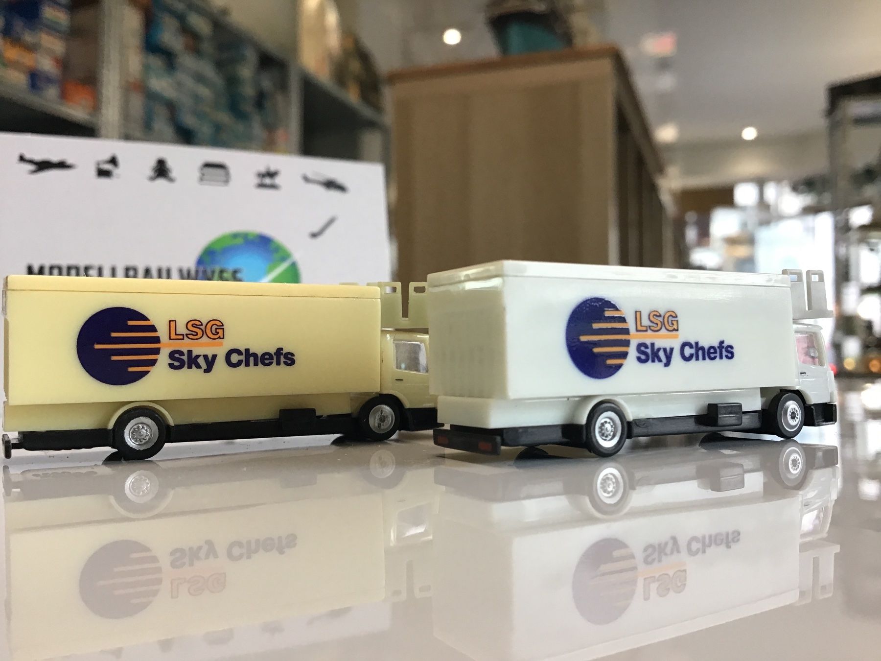 Herpa Modellbausätze & Standmodelle: LSG Sky Chefs Modellauto-Set - 1:200 – Gebraucht aus Männedorf von Modelle-aller-Art 1