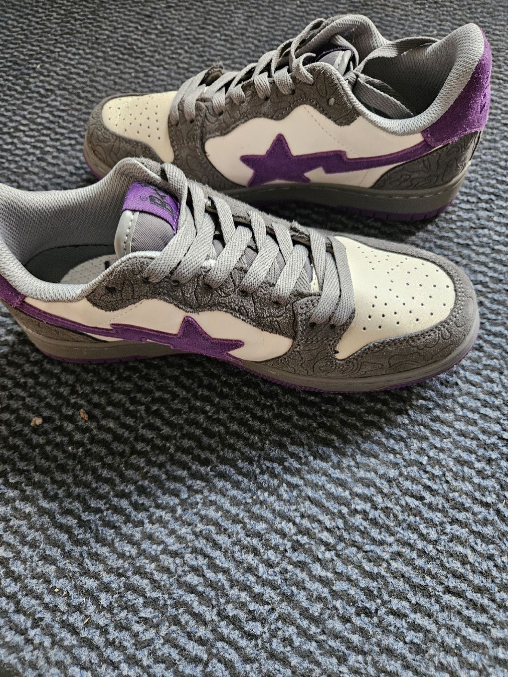 Herrenschuhe: Sneakers Grau Lila Gr39 – Gebraucht aus Masein von Aslechichi 5