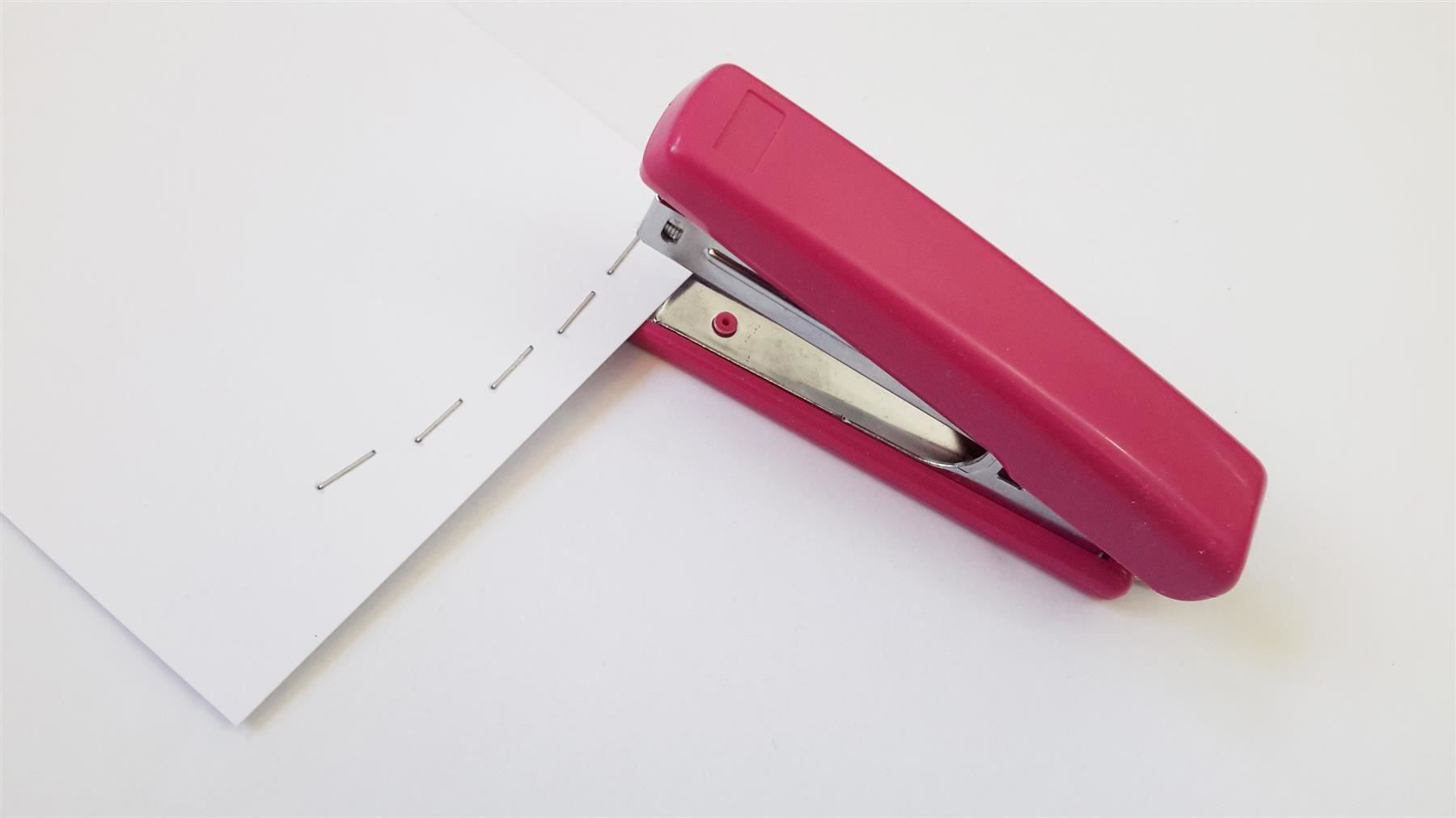 Macchine rilegatrici: Heftgerät, Heftleistung 12 Blatt, Pink – Nuovo e nell'imballaggio originale da St. Gallen venduto da cointec 8