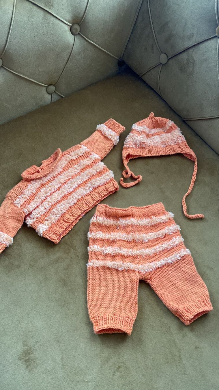 Poupées: gestrickte Puppen Kleider, handarbeit – D'occasion à Dagmersellen par Arcticsnow2017