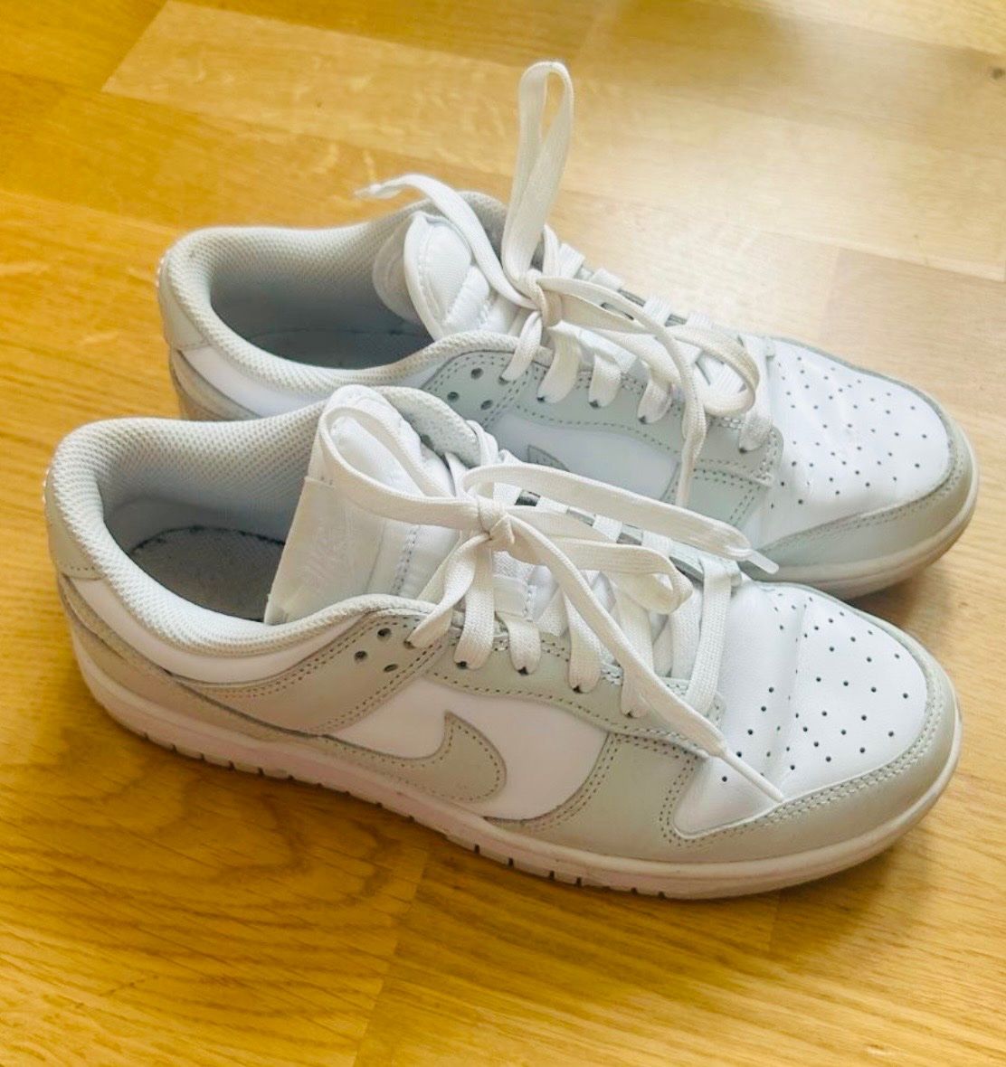 Nike Chaussures femmes: Nike Dunk Low weiss/grau Grösse 39 – D'occasion à Genève par lac_pf6t 1